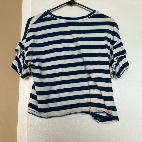 Universal Threads Striped Top - Picture 4 of 4